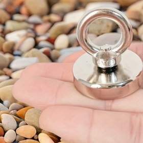 Resim Endüstriyel Güçlü Neodimyum Manyetik Kanca - Cilalı Metal Yüzeyli, Havza Göz Cıvata ile Nehir Hazinesi Avı, Hurda Geri Dönüşümü ve Balık Tutma için Pas Dirençli, Şık Metal Kaplama | Dayanıklı Balıkçı Kancası 