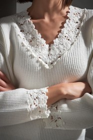 Resim Çiçek Şerit Detaylı Ekru Triko Kazak 