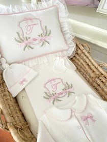 Resim Ribbon Harfli Organik Yenidoğan Seti - 4 Parça Set / Fırfırlı Battaniye & Lola Şapka / Pembe 