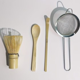 Resim 4 Parça Matcha Çay Seremonisi Seti - Chasen (Çırpıcı), Chashaku (Geleneksel Kaşık), Kepçe ve Süzgeç - Matcha Tozu, Yeşil Çay Seremonileri ve Çay Partileri için Orijinal Geleneksel Çay Aletleri Seti 