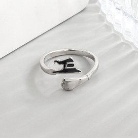 Resim Yarım bir set kadın açık halka, basit ve sevimli bir cadı şapkası ve süpürge tasarımı ile, mükemmel bir uyuma ayarlanabilir, doğum günü kutlamaları, Noel ve Cadılar Bayramı hediyeleri için ideal. 