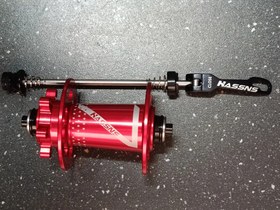 Resim HASSNS PRO7 RULMANLI 32 DELİKLİ KIRMIZI ÖN GÖBEK DİSK+V FREN UYUMLU 