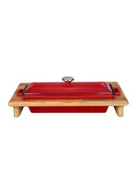 Resim Lava Döküm Ekmek Tenceresi / Kayın Ağacı Servis Standı / Terrine Serisi. Ölçü 11x29cm. - Kırmızı 