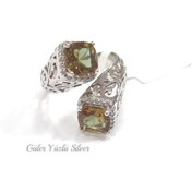 Resim Güler Yüzlü Silver Desen Detaylı Kare Sultanit İki̇li̇ Gümüş Yüzük 