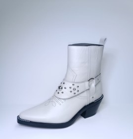 Resim ÇAĞLAR Bot Çizme Orijinal, hakiki dana derisinden üretilmiştir. İç kısmı yün ve deri kaplamalıdır. 