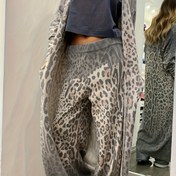 Resim Kadınlar için Leopar Desenli İki Parça Takım - Uzun Kollu Crop Top & Açık Önü ile Geniş Bacaklı Pantolon, Yumuşak Polyester Karışımı, Rahat Sonbahar/Kış Kıyafeti, Rahat Giyim|Leopar Desenli Üst|Polyester Karışımı 