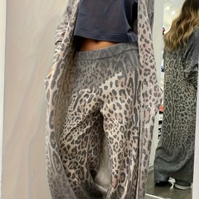 Resim Kadınlar için Leopar Desenli İki Parça Takım - Uzun Kollu Crop Top & Açık Önü ile Geniş Bacaklı Pantolon, Yumuşak Polyester Karışımı, Rahat Sonbahar/Kış Kıyafeti, Rahat Giyim|Leopar Desenli Üst|Polyester Karışımı 