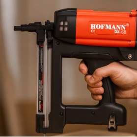 Resim Hofmann Gazlı DK68 Hafif Başlı Çivi Çakma Tabancası Şarjlı Bataryalı Pnömatik Çivi Çakma Döşeme Makinesi 