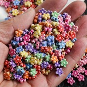 Resim 100 Karışık Renkli Çiçekler DIY Gevşek Boncuklar Moda Kişilik Zarif Pastoral Tarz Retro Beş Yapraklı Çiçek Süsleri Aksesuarları 