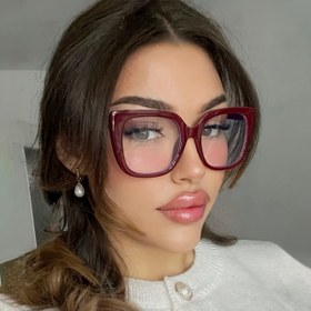 Resim Kadınlar için Büyük Boy Kedi Gözü Gözlükleri - Vintage Kırmızı Dekoratif Çerçeve, Minimalist Tarz, Metal Menteşeli Tam Çerçeveli, Üniversite, İşe Giderken, Sokak Fotoğrafçılığı ve Sahne Makyaj Bakışları için Mükemmel, Üniversite Moda Gözlükleri | Vintage Kırmızı Gözlükler | Dayanıklı Plastik Çerçeve 