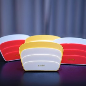 Resim Ergonomik poker desteği 3 katmanlı katlanabilir tasarımıyla dayanıklı PVC malzemeden yapılmıştır, erişimi kolaydır ve poker ve kart oyunları için idealdir, çoklu kapasiteli eğlence aksesuarları 