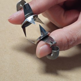 Resim Paslanmaz Çelik Seramik Aracı Parmak Ucu Glaz Uygulayıcı - Hassas Seramik Boyama ve Dikim Aracı, Düzgün, Denge Glaz Uygulaması, Seramik Boyama Malzemeleri, Şık Metalik Kaplama, Dayanıklı Yapı 