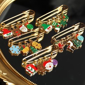 Resim 5 adet Şenlikli Noel Broş Seti - Karlıklar, Şeker Kamışları ve Tatil Süsleri ile Vintage Metal Baskılar, Giysiler, Sırt Çantaları ve Hediyeler için, Çinko Alaşımlı, Aile ve Arkadaşlar için İdeal, Noel Aksesuarları | Vintage Broşlar | Dayanıklı Çinko Alaşımlı, Noel Süsleri 