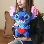 Resim 5600 adet Disney Klasik Stitch Karikatür Bina Bloğu Seti, Ofis Masası veya Oda için Yaratıcı Dekorasyon, Doğum Günü Hediyesi, Pilsiz, El Yapımı El Sanatları Seti, Parti Oyunları için Uygun, Cadılar Bayramı, Noel ve Yeni Yıl için Hediye. 