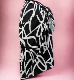 Resim pistore Siyah Beyaz Geometrik Desenli Uzun Pareo Saten Iç Göstermez Kadın Plaj Elbisesi Yeni Sezon 