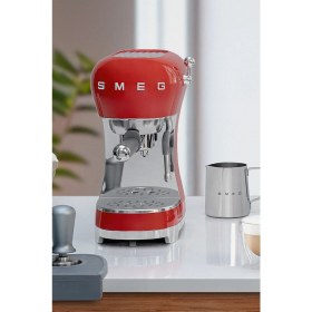 Resim Smeg ECF02RDEU Kırmızı Espresso Kahve Makinesi 