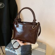 Resim Vintage Kadın Mini Kova Çapraz Vücut Çantası - Hafif Sentetik Deri, Çıkarılabilir Ayarlanabilir Askılı & Fermuarlı Kapama, Günlük Kullanım İçin Düz Renkli Omuz Çantası (Beyaz/Siyah), Mini Crossbody Çanta, Çok Yönlü El Çantası, Klasik El Çantası, Dayanıklı Malzeme, Kompakt El Çantası, Onthego Aksesuar 