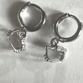 Resim 1 Çift Sanrio Hello Kitty Yüzük Küpeler - Bayanlar için Sevimli ve Benzersiz Kulak Takısı, Günlük Kıyafet veya Partiler için İdeal 
