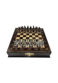 Resim Gifthome Premium Orta Boy Metal Osmanlı & İngiliz Satranç Takımı Ve Sandıklı Masif Ahşap Satranç Tahtası 28x28x5,5 Cm. 