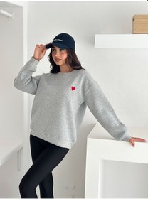 Resim Kadın Kalp Nakışlı Sweatshirt Sade & Sevgi Dolu Stil Gri 