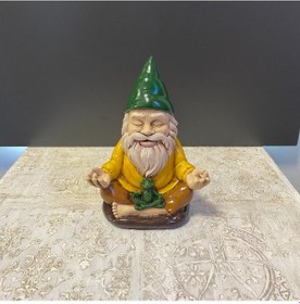 Resim Elleri Açık Yoga Meditasyon Yapan Cüce 