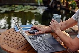 Resim HP 690 Qi Şarjlı Kablosuz Fare/24 Ay Pil Ömrü/4000 dpi'ye kadar Çoklu Yüzey İzleme/AES 128 bit şifreleme 