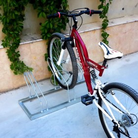 Resim İleri Trafik Bisiklet Park Yeri Üçlü Galvaniz, Park Sehpası 105 x 40 cm 