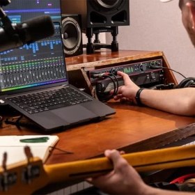 Resim Scarlett 18I20 4. Nesil USB Ses Arayüzü, Çok Kanallı Kayıt, Müzik Prodüksiyonu ve Podcasting Için - Yüksek Kalite, Stüdyo Kalitesinde Kayıt ve Kayıt Yapmak Için Gerekli Tüm Yazılımlar 