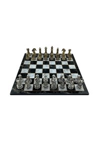 Resim Gifthome Premium Battal Boy Metal İşlemeli Klasik Satranç Takımı Ve Katlanır Mermer Desenli Mdf Satranç Tahtası 43x43 Cm. 