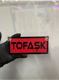 Resim Kırmızı Renk Üzeri Siyah Renk Tofaşk Yazılı Vantuzlu Cam Süsü 