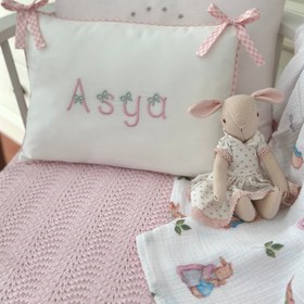 Resim Fiyonklu Harfler Dekoratif Bebek Yastığı - Fırfırlı / Lila 
