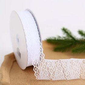 Resim 22.86 metre uzunluğunda dantel kenarlık rulosu, hediye kutusu paketleme ve kek süslemeleri için uygun 