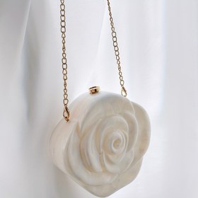 Resim Kadınlar için Punk Tarzı Akrilik Çiçekli Clutch Çanta, Çıkarılabilir Zincir Askılı & Kilit Kapamalı - Düğünler, Akşam Etkinlikleri İçin Gül Altın Tonlu Boncuklu El Çantası (Gül Kırmızı/Beyaz), Sevimli Cüzdan, Özel Günler, Şık Tasarım, Parlak Yüzey, Moda Severler 