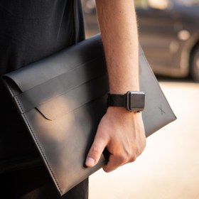 Resim minimal X Apple 13 inç Macbook Kılıfı - Gerçek Deri ve El Yapımı - Minimalist Tasarım - Siyah 