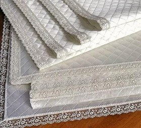Resim Aysan | Raf Örtüsü | Çekmece Örtüsü | Dolap Içi Örtü | Masa Örtüsü | Dikişli Lüx Saten Güpürlü Kapitone Örtü | Beyaz Hazır İthal Kumaş (60 cm x 80 cm) 
