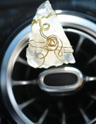 Resim TASARIM ARABAM ATİKE ELİF AKIN Kristal Kuvars Doğal Taş Ham Parça Tel Sarmalı Klima Kokusu 