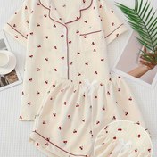 Resim Şirin ve taze balonlu kırışıklık genç meyve kiraz baskılı pijama takımı, makinede yıkanabilir ve kuru temizlenebilir, kısa kollu yaka üstü ile bol fiyonk şort eşleşimi, kızlar ve gençler için ev giyim seti, rahat dış mekan veya ev kullanımı için uygun 