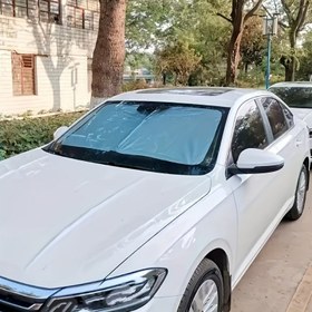 Resim Taşınabilir Araba Camı Güneşlik - Güneş Işığı Bloke Ediyor ve Isı Yalıtımı Sağlıyor - Ön Cam Kapağı - Otomotiv İç Mekan Aksesuarı 
