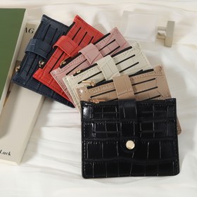Resim Modaya uygun sentetik suni deri kart tutucu cüzdan, ultra-ince ve hafif, snap kapanışlı rahat tarz, polyester astarlı, günlük seyahat için taşınabilir kredi kartı ve kimlik saklama çantası 