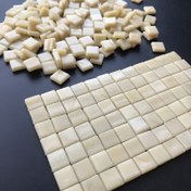 Resim 106 adet 1.0 X 1.0cm Sarı Mozaik Sıcak Eritme Buzlu Jade Mozaik Karolar Dekoratif Ürünler, DIY, Arka Plan Duvarları, Bardak Altlıkları, Mücevher Kutuları ve El Sanatları için Yaratıcı Proje Malzemeleri Yapmak İçin 