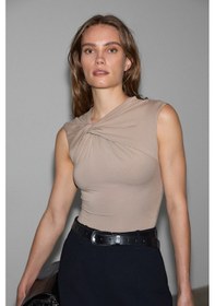 Resim Grimelange Orılenna Kadın Önü Düğüm Detaylı Vücudu Saran Sıfır Kollu Slim Fit Bej Bluz Bej 