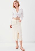Resim Vitrin Beli Halka Detaylı V Yaka Lastikli Crop Bluz 
