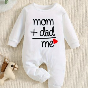 Resim Uzun Kollu Romper "Anne + Baba = Ben" Kalp Tasarımı - Yumuşak Mavi, Düğmeli Manşetler, Bahar ve Sonbahar için Mükemmel, Sevimli Kıyafet, Kız Giysileri, Dış Mekanlar için Mükemmel 