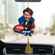 Resim Kırmızı Spor Araba ve Yakışıklı Karikatürlü Araba Süsü 