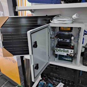 Resim Güneş Paneli Seti Aydınlatma Tv Telefon Şarj Paketi 300 Watt 