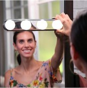 Resim Banyo Stüdyo Makyaj Aynası Işığı Kablosuz Parlak Pilli Vantuzlu Taşınabilir 4 Led Ampul 