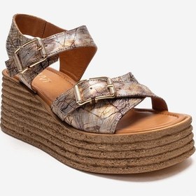 Resim Luvishoes Mırette Altın Desenli Hakiki Deri Kadın Dolgu Tabanlı Sandalet 