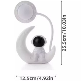 Resim Coverzone Ayda Oturan Astronot Tasarımlı Masa Ve Gece Lambası Dekoratif Hediyelik Çalışma Ve Çocuk Odası 