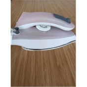 Resim Pembe Seyahat Ütüsü, Taşınabilir ve Şık Tasarımıyla Kullanım Kolaylığı Sağlar. 