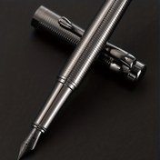 Resim 1 adet Yüksek Kaliteli İş Gri Metal Kalem/Orta 0.5mm. Mürekkep Dönüştürücü, Kalem Kutusu, 2 Adet Kartuş İçerir. 3.4MM Kartuşlar İçin Uygun. Ofislerde ve Okullarda Erkekler ve Kadınlar İçin En İyi Dolma Kalemler 